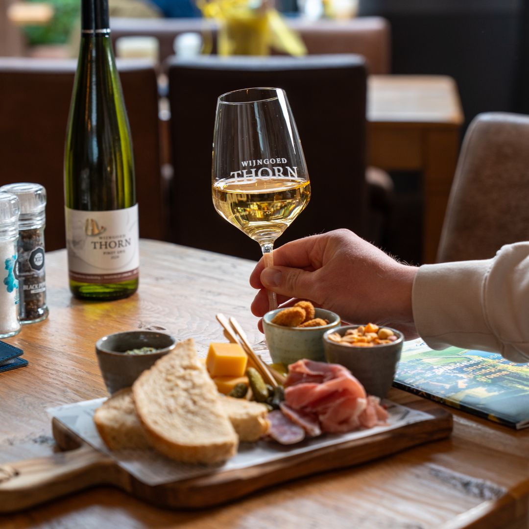 Borrelplank bij restaurant Crasborn in Thorn