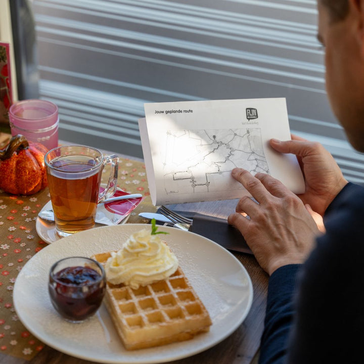 Wafel met slagroom bij Brasserie & Beachclub Vios in Beringe