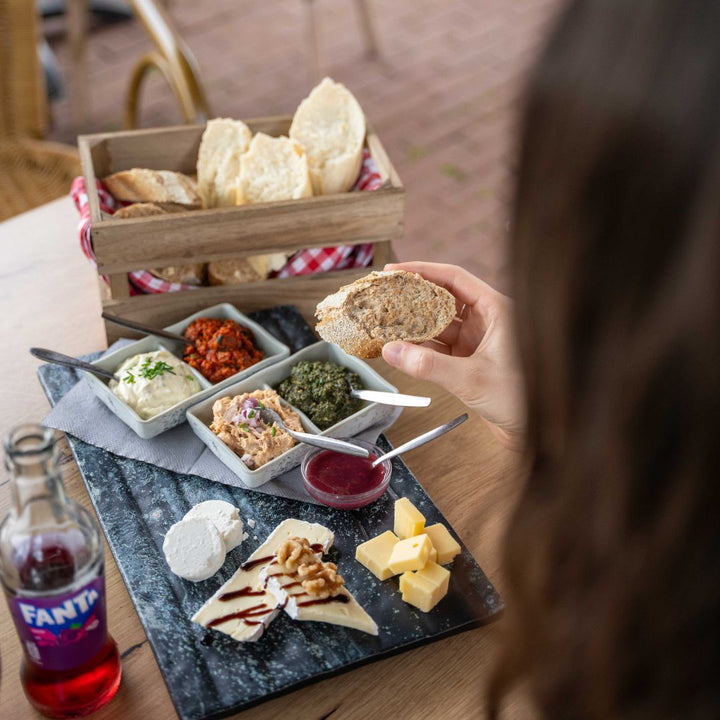 Borrelplank bij Café Quanten in Mheer
