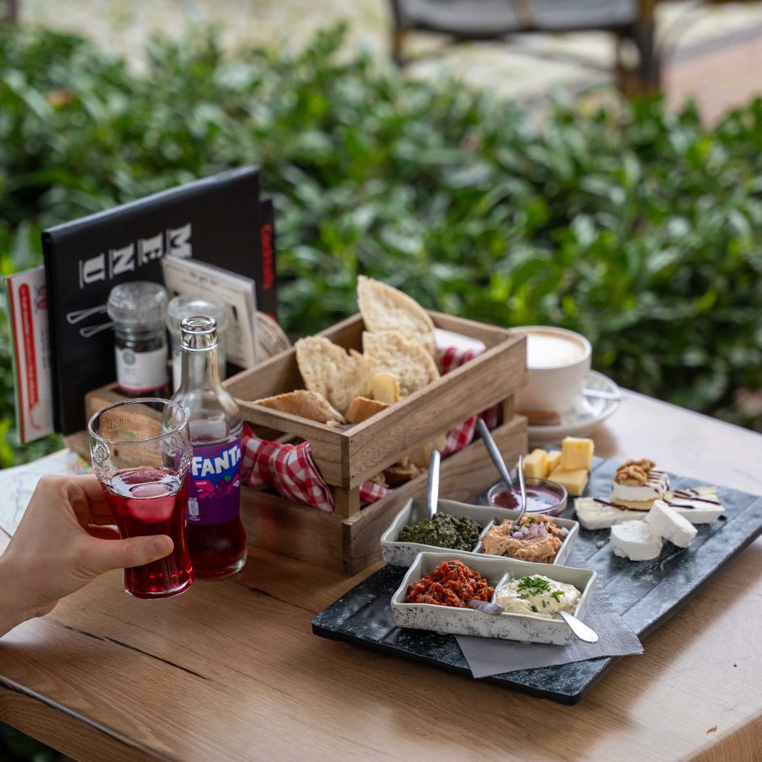 Borrelplank bij Café Quanten in Mheer
