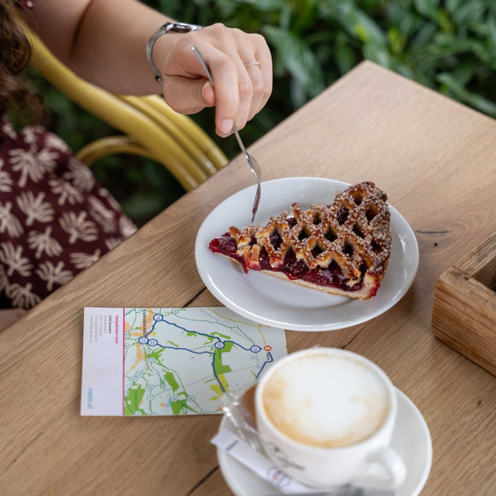 Vlaai en koffie bij Café Quanten in Mheer