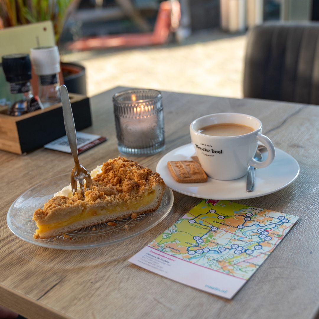 Koffie en vlaai bij Gasterie De Fontein
