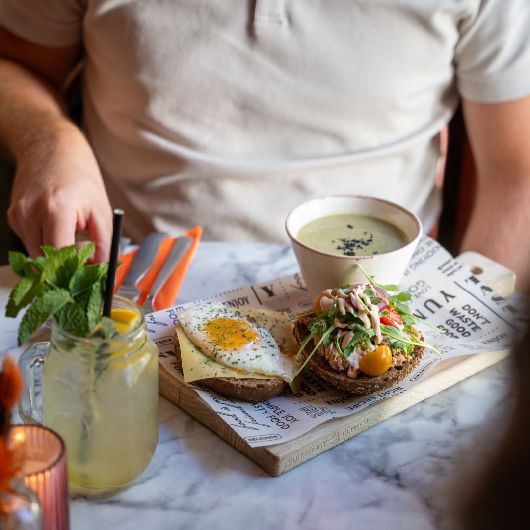 Lunchplankje met limonade bij Restobar Lure in Maastricht