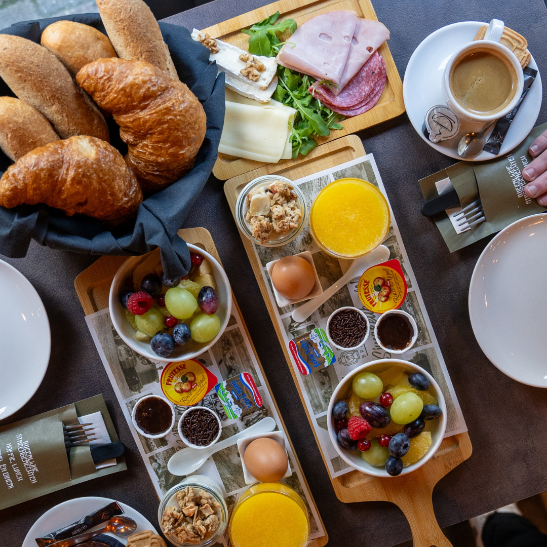 Ontbijtplank bij Brasserie Bie De Groeve in Meerssen