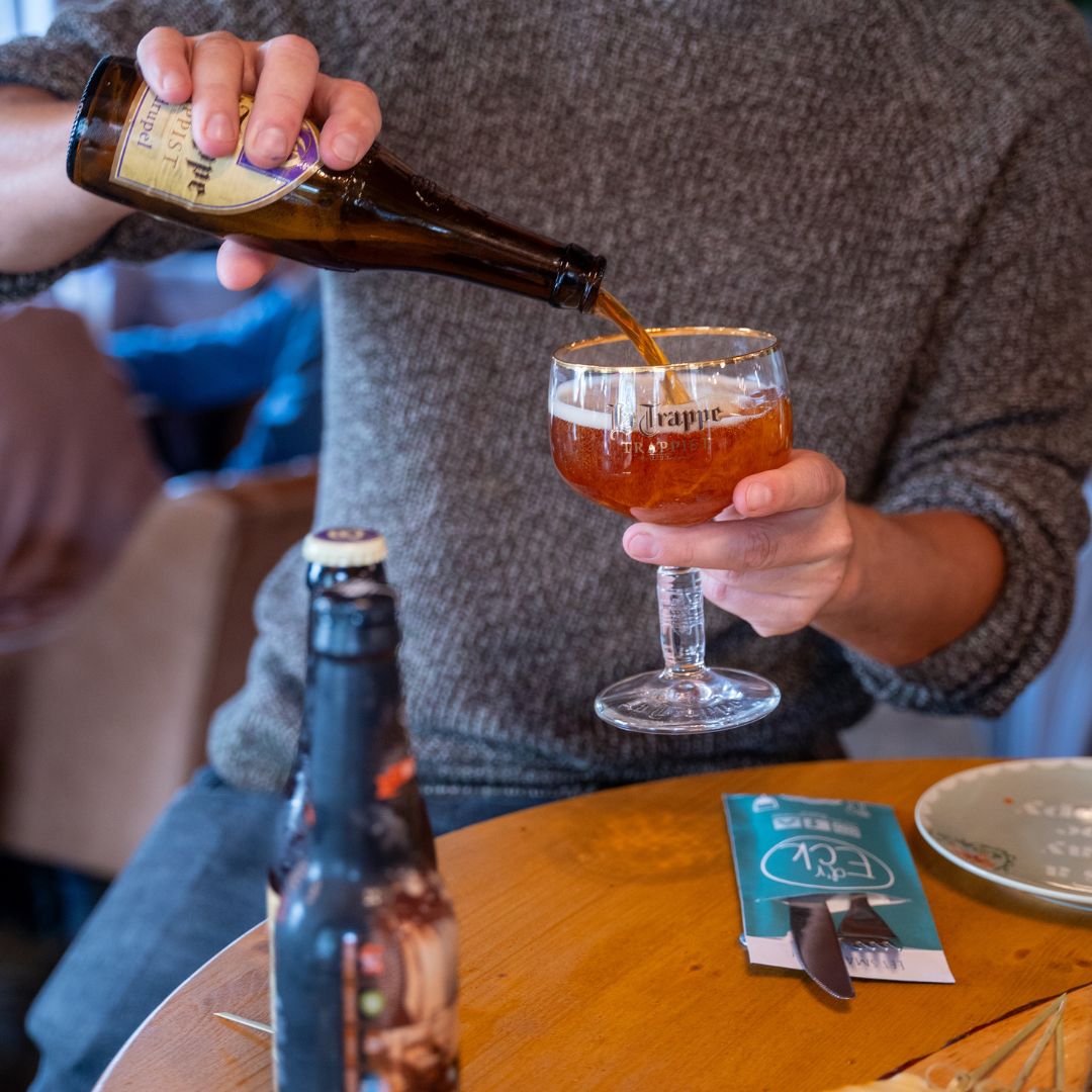 Bier inschenken bij café d'r Eck