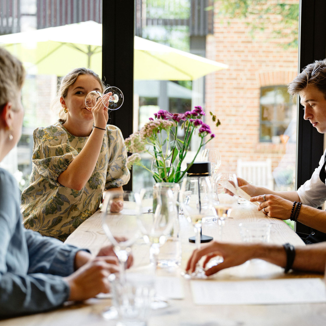 Sprankelende wijnproeverij bij Domein Holset