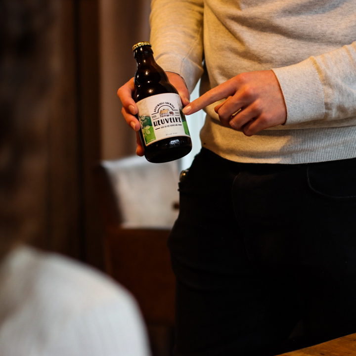 Bierflesje Heuvelke bij café d'r eck
