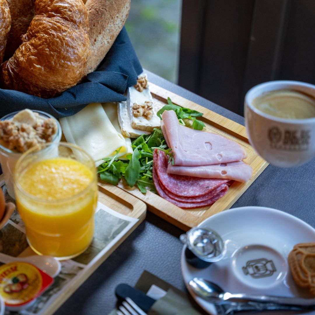 Ontbijtplank bij Brasserie Bie De Groeve in Meerssen