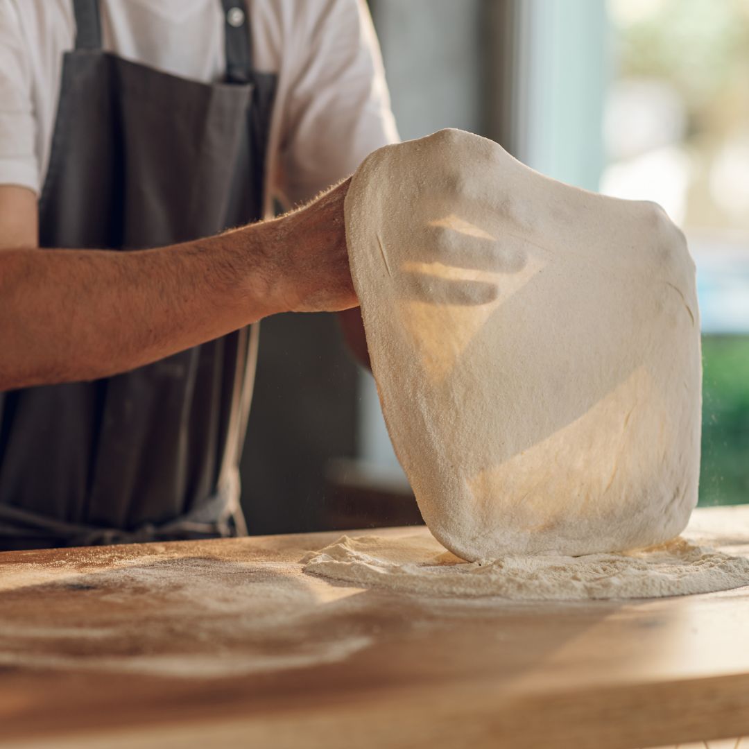 Pizzadeeg stretchen