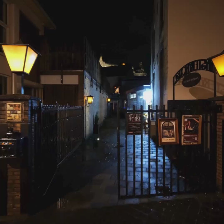 Kersttheater 'De Laatste Herberg IV' bij Mystery House in Valkenburg